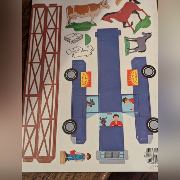 1984 Golden book - Tiny Farm  Press-Out book vintage book - Picture 6 of 6